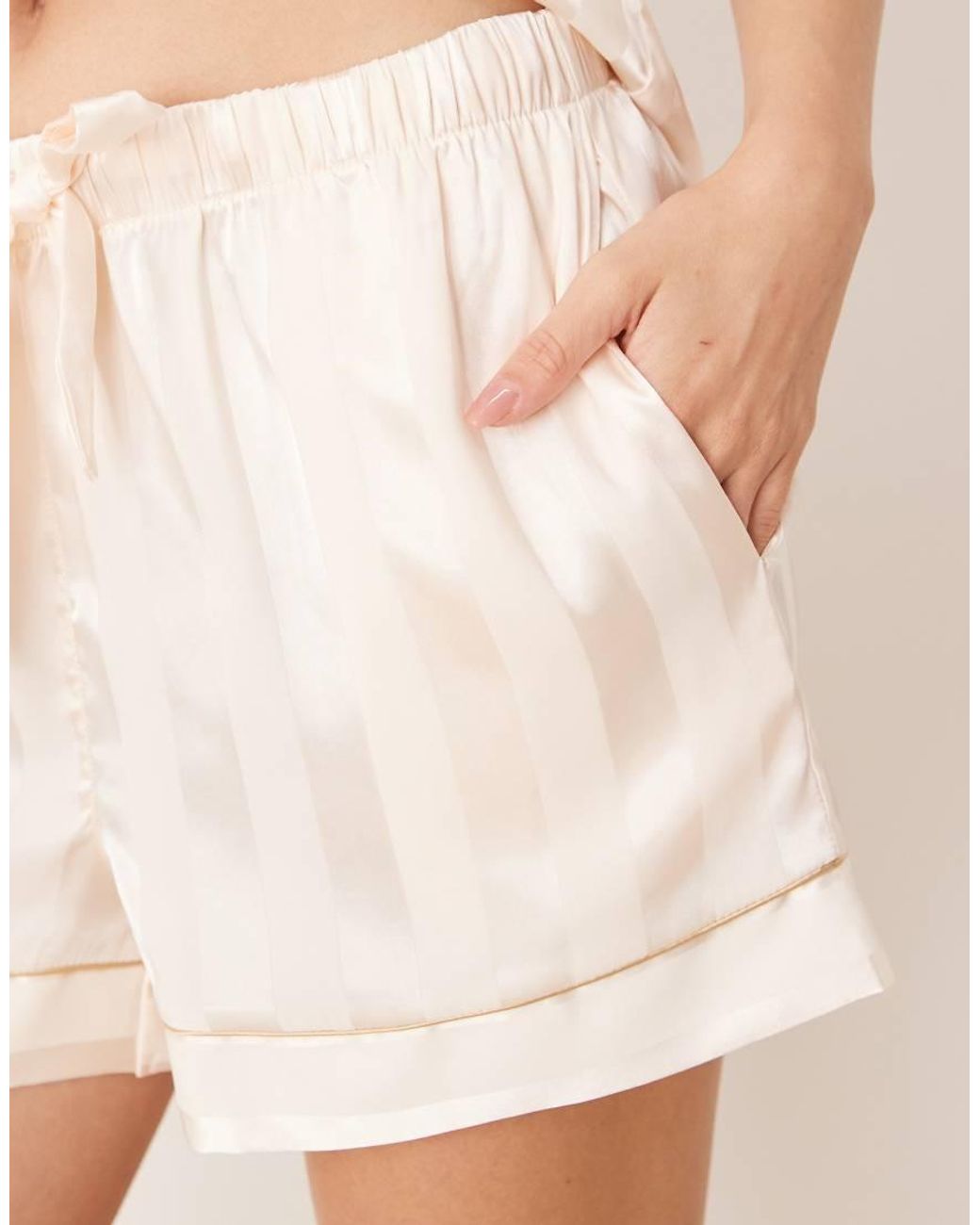 Chelsea Peers White Bridal Jacquard Satin Short Sleeve Revere Shirt And Shorts Set