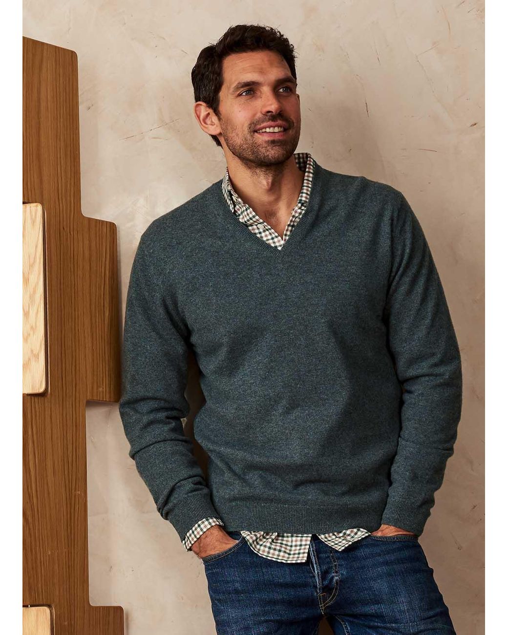 Brora Cashmere Fine V Neck Jumper in 