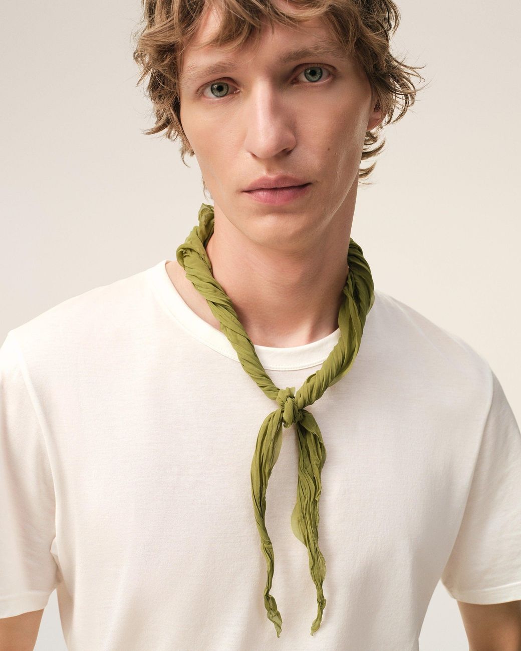 AMI Multicolor Grüne Geknitterte Gavroche Aus Polyester Grün