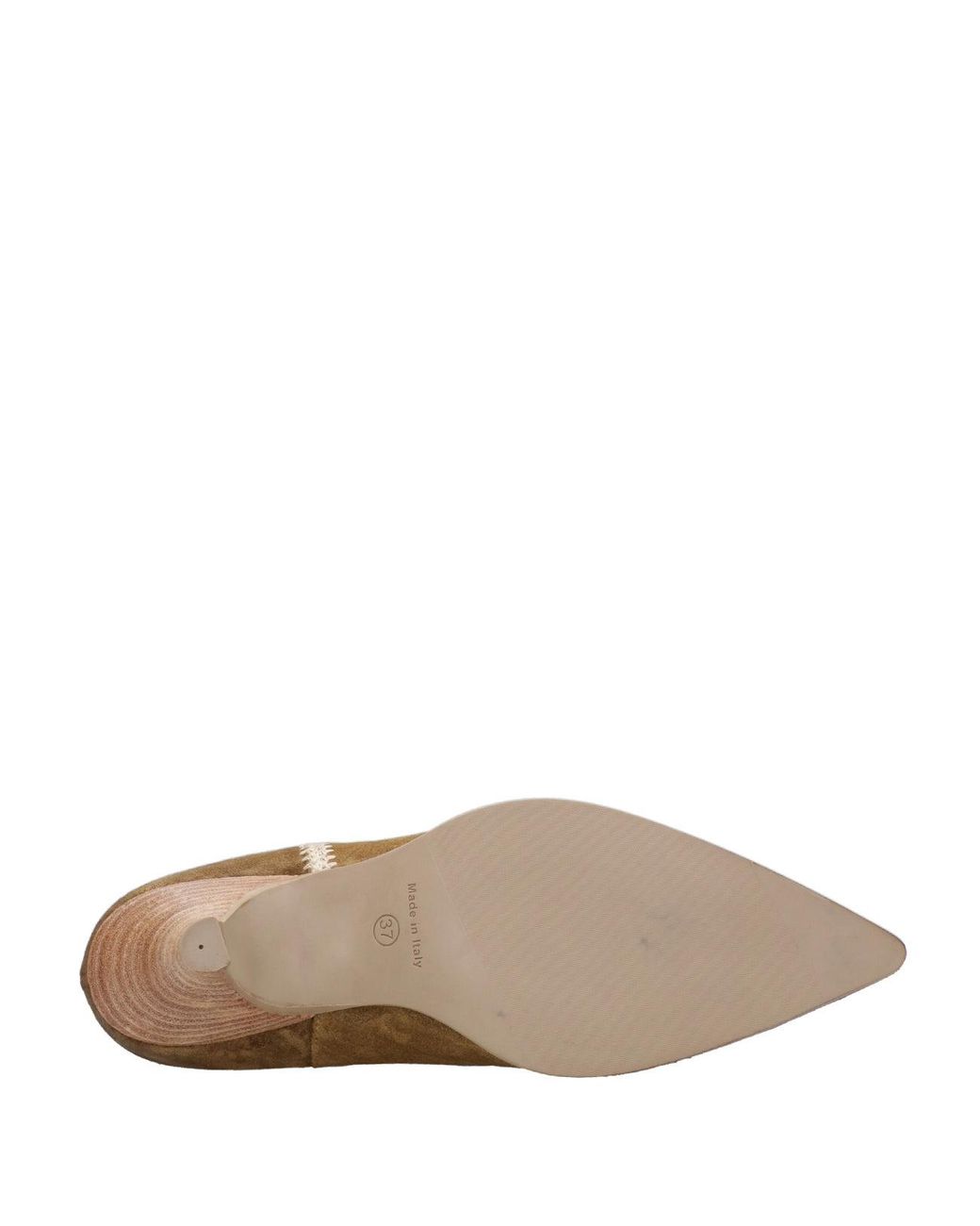 Elena Iachi Laarzen in het Brown