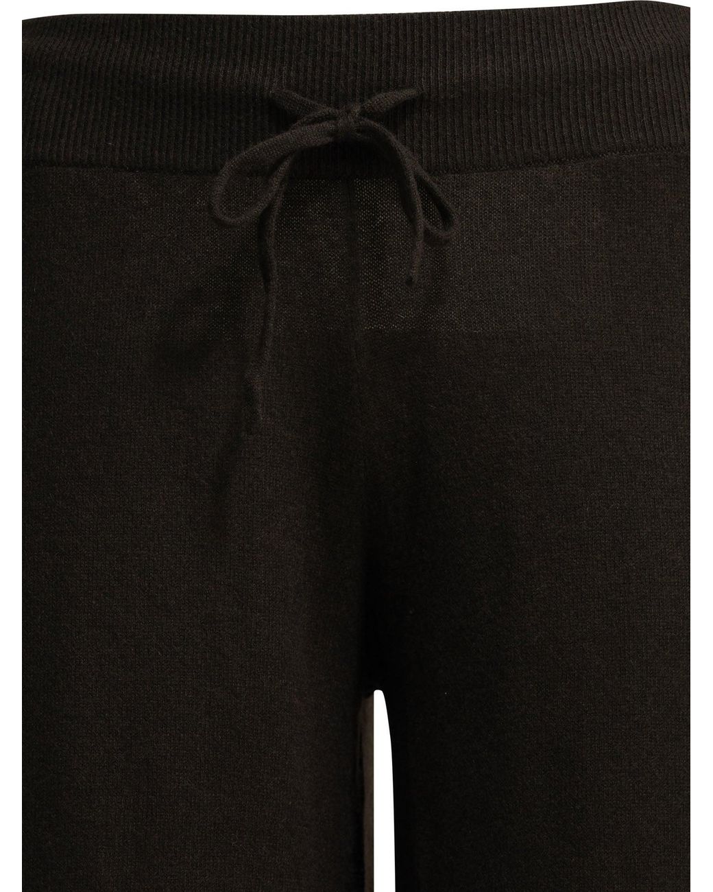 Lisa Yang Broek in het Black