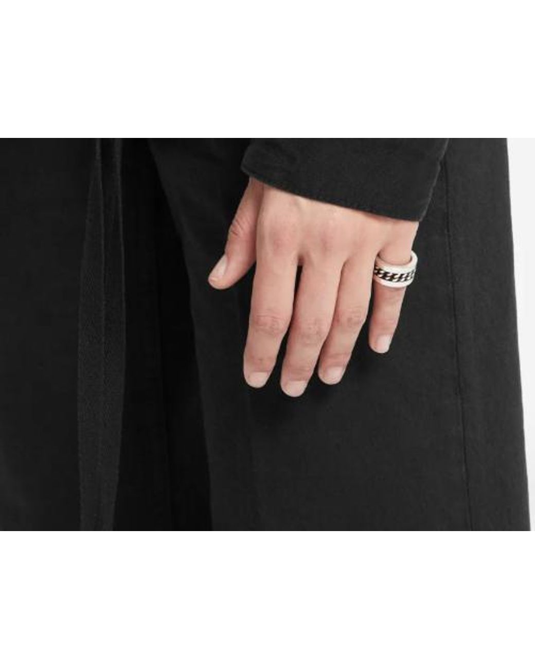 Ann Demeulemeester Maren Kettingring in het Metallic