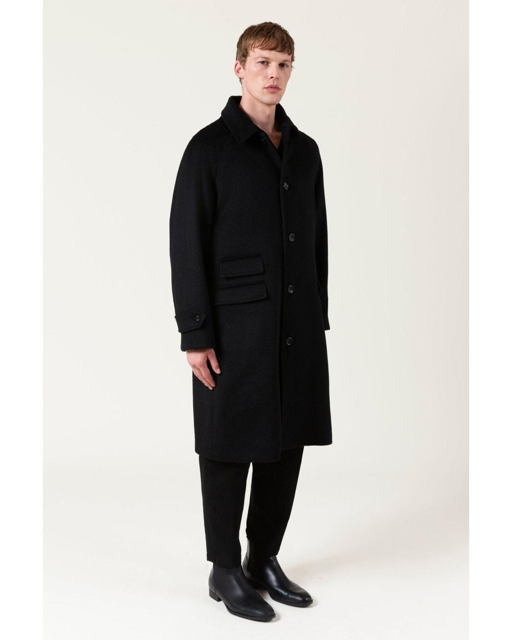 AUTORE Black Coat Windsor