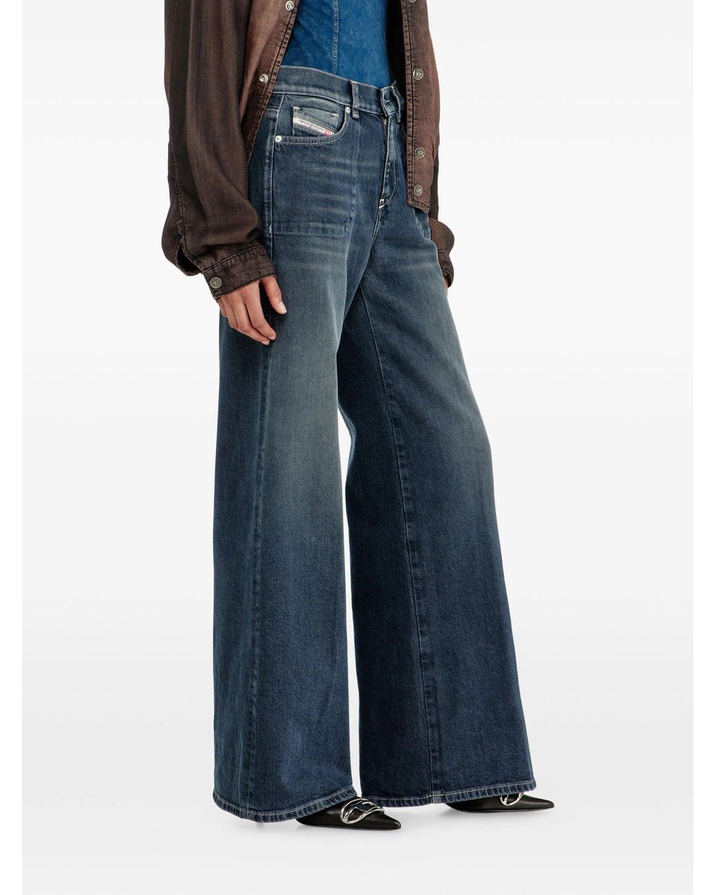 DIESEL 1978 D-Akemi Flared Jeans in het Blue