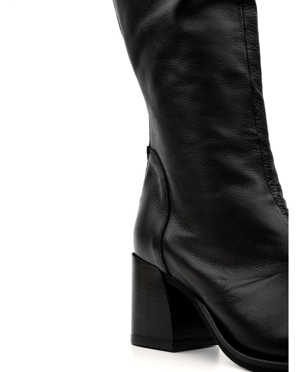 Zoe Laarzen in het Black