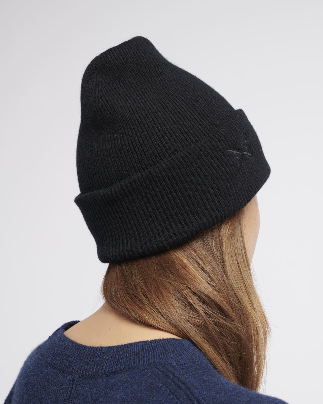 Barrie Black Cashmere Beanie With Embroidered Logo