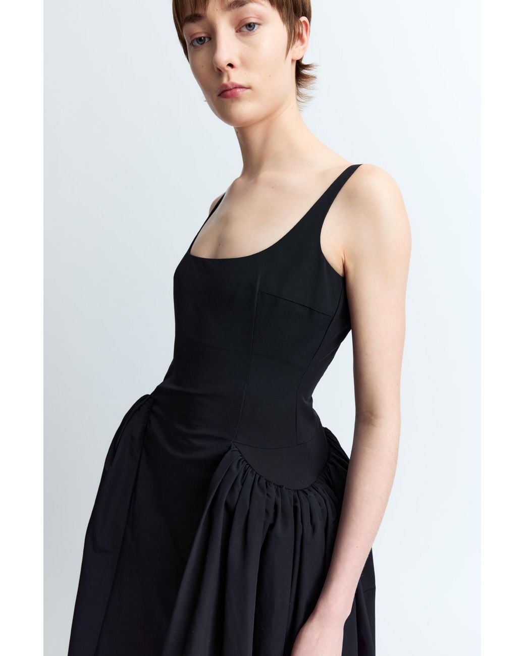 16Arlington Black Vezile Midi Dress