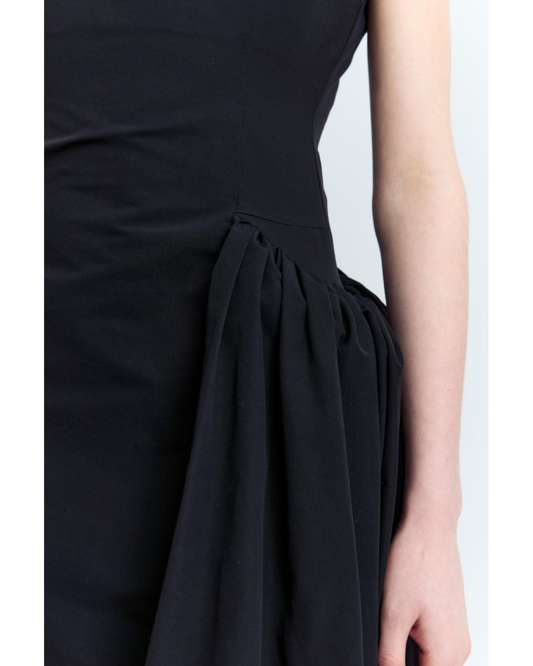 16Arlington Black Vezile Midi Dress