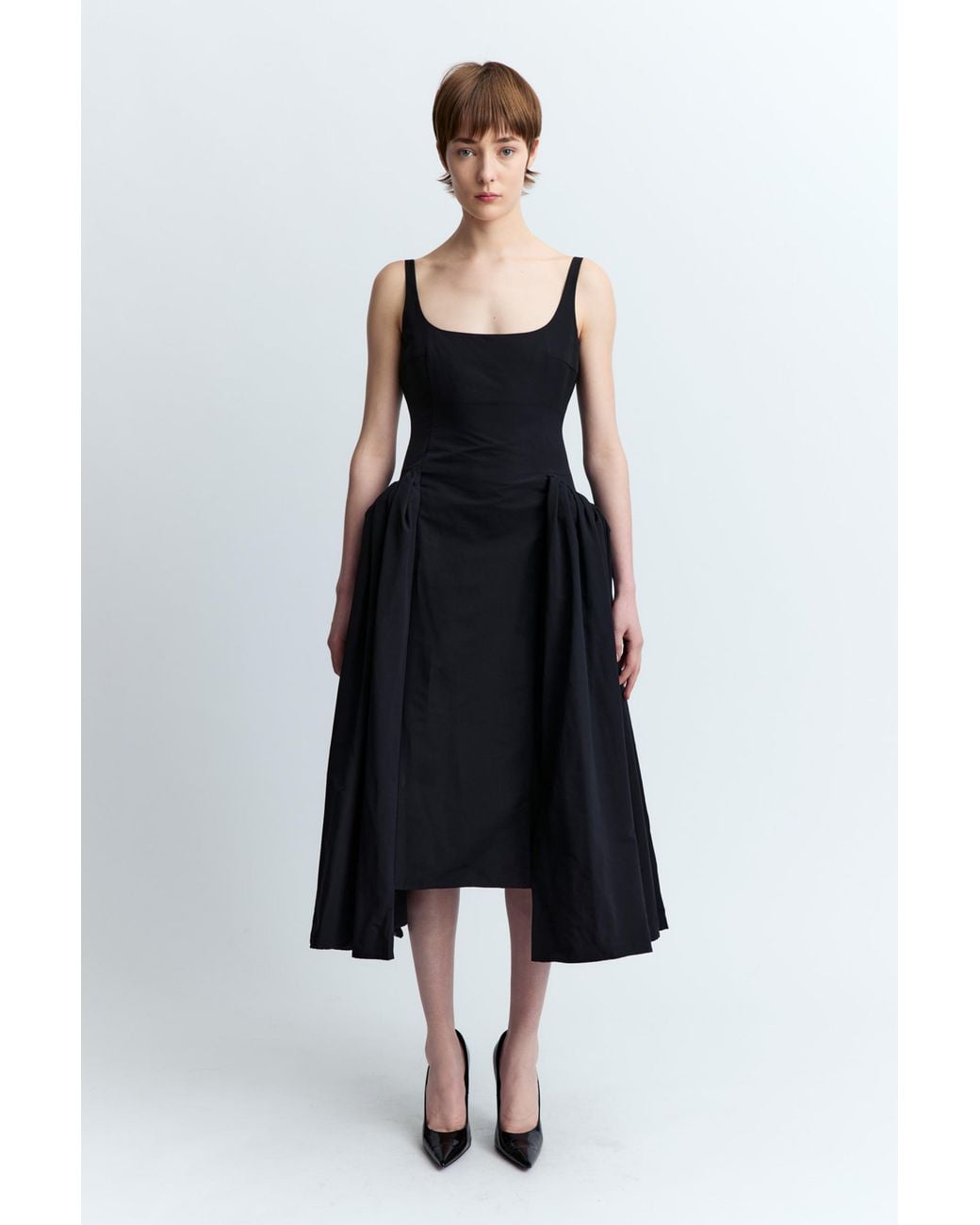 16Arlington Black Vezile Midi Dress