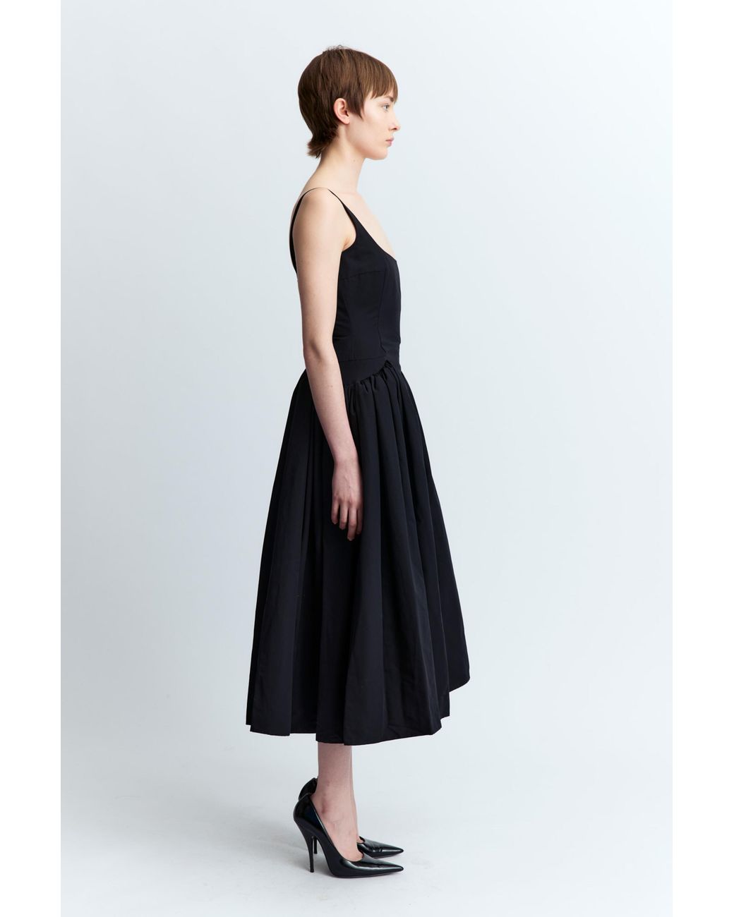 16Arlington Black Vezile Midi Dress