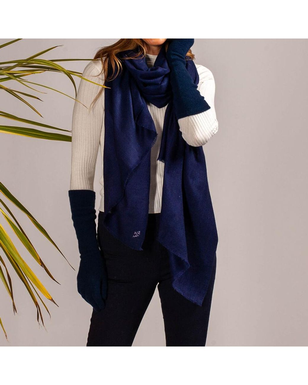 Black Accessories Blue Cashmere Shawl And Long Cashmere Gloves Set