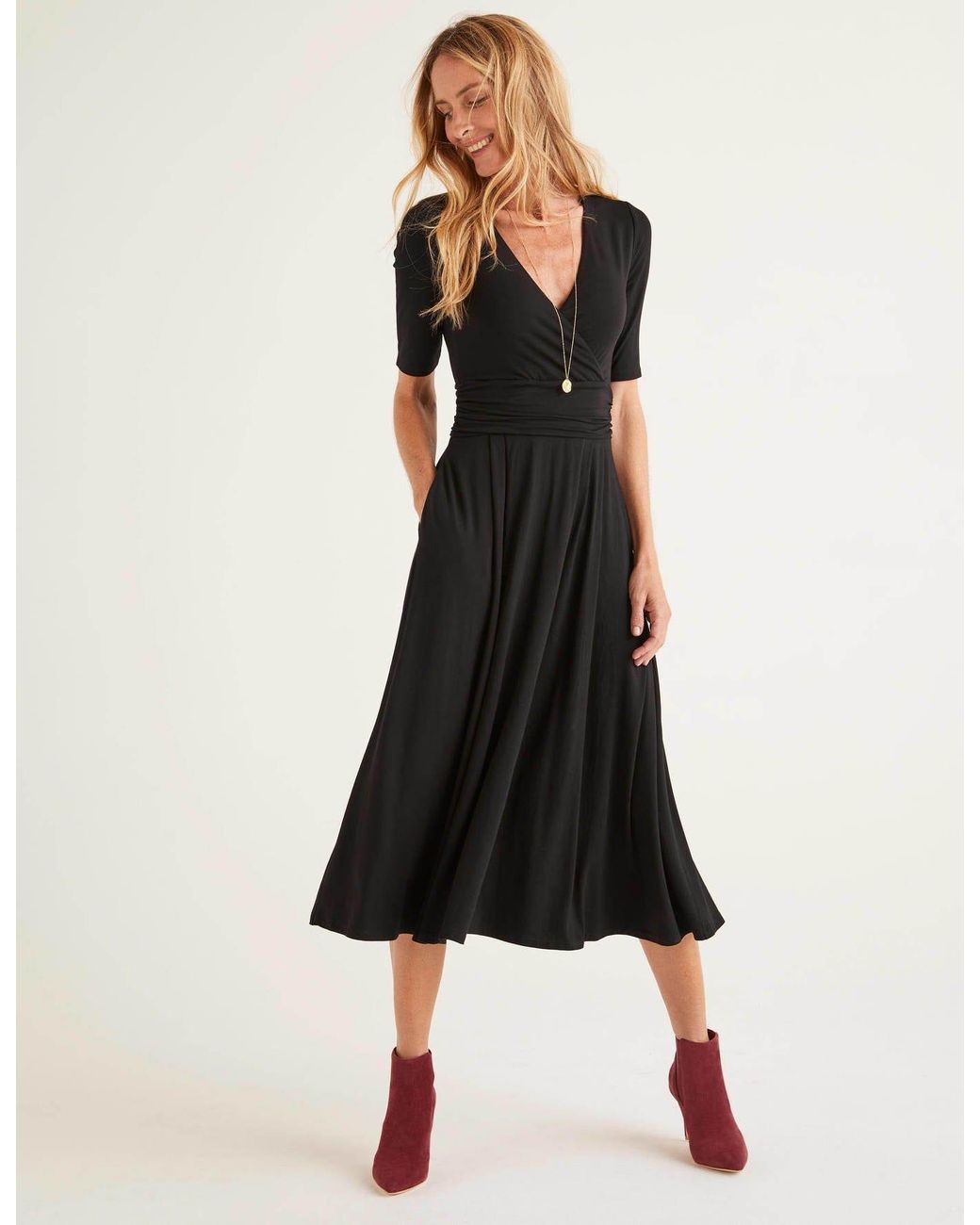 Boden Ruched Waist Jersey Midi Dress in Black | Lyst