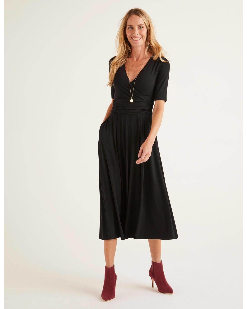 Ruched Waist Jersey Midi Dress in Black 