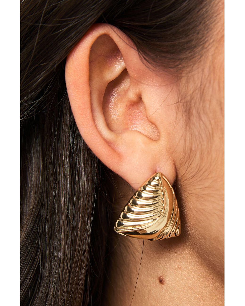 Embossed Stud Earrings Boohoo de color Black