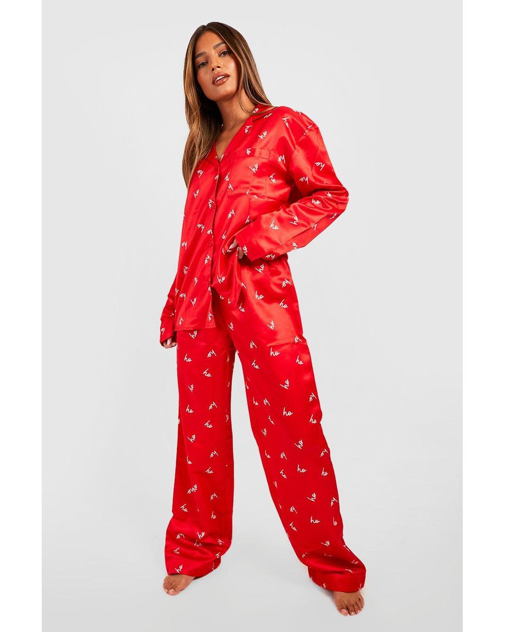 Pijama Largo De Raso Con Estampado Navideño de Boohoo de color Rojo | Lyst