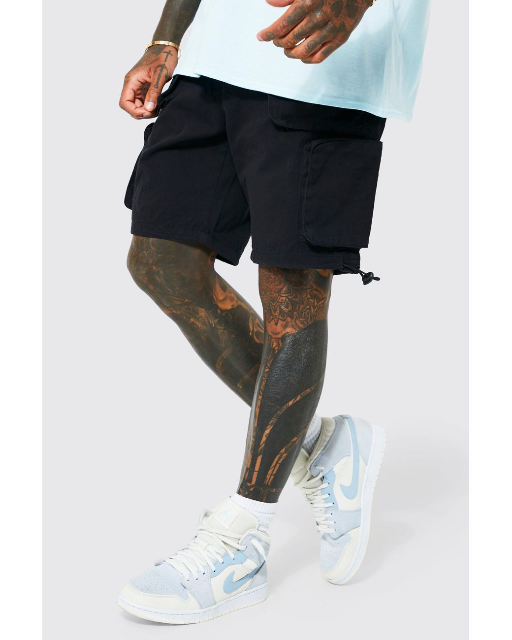 Boohoo Straight Leg Cargo Shorts With Zip Detail in Black