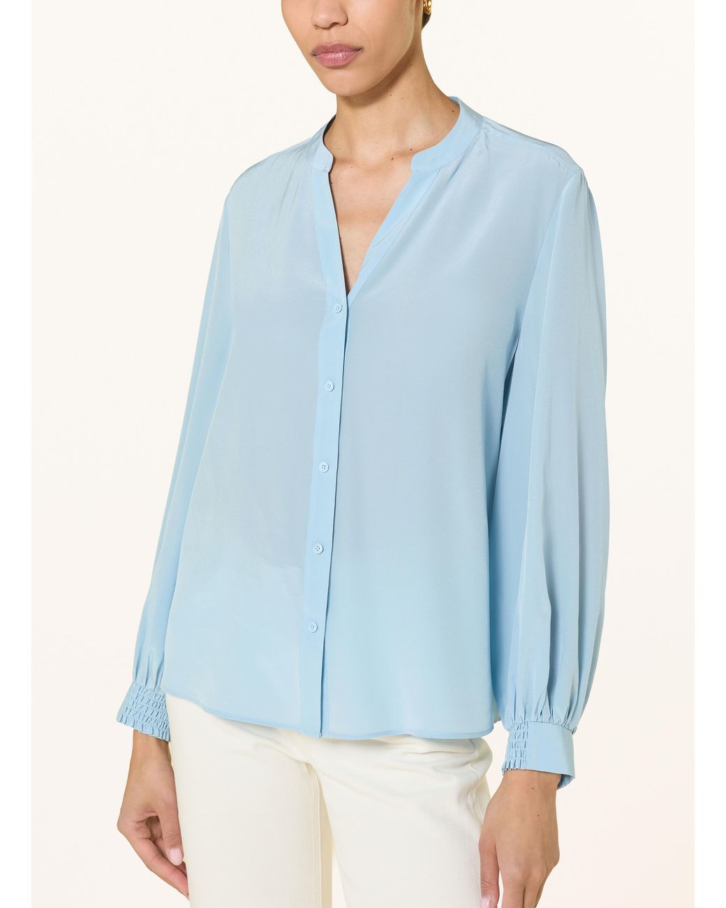 Herzen's Blue Bluse