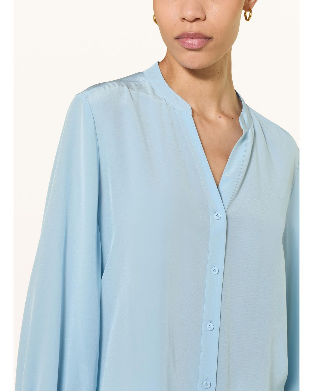 Herzen's Blue Bluse