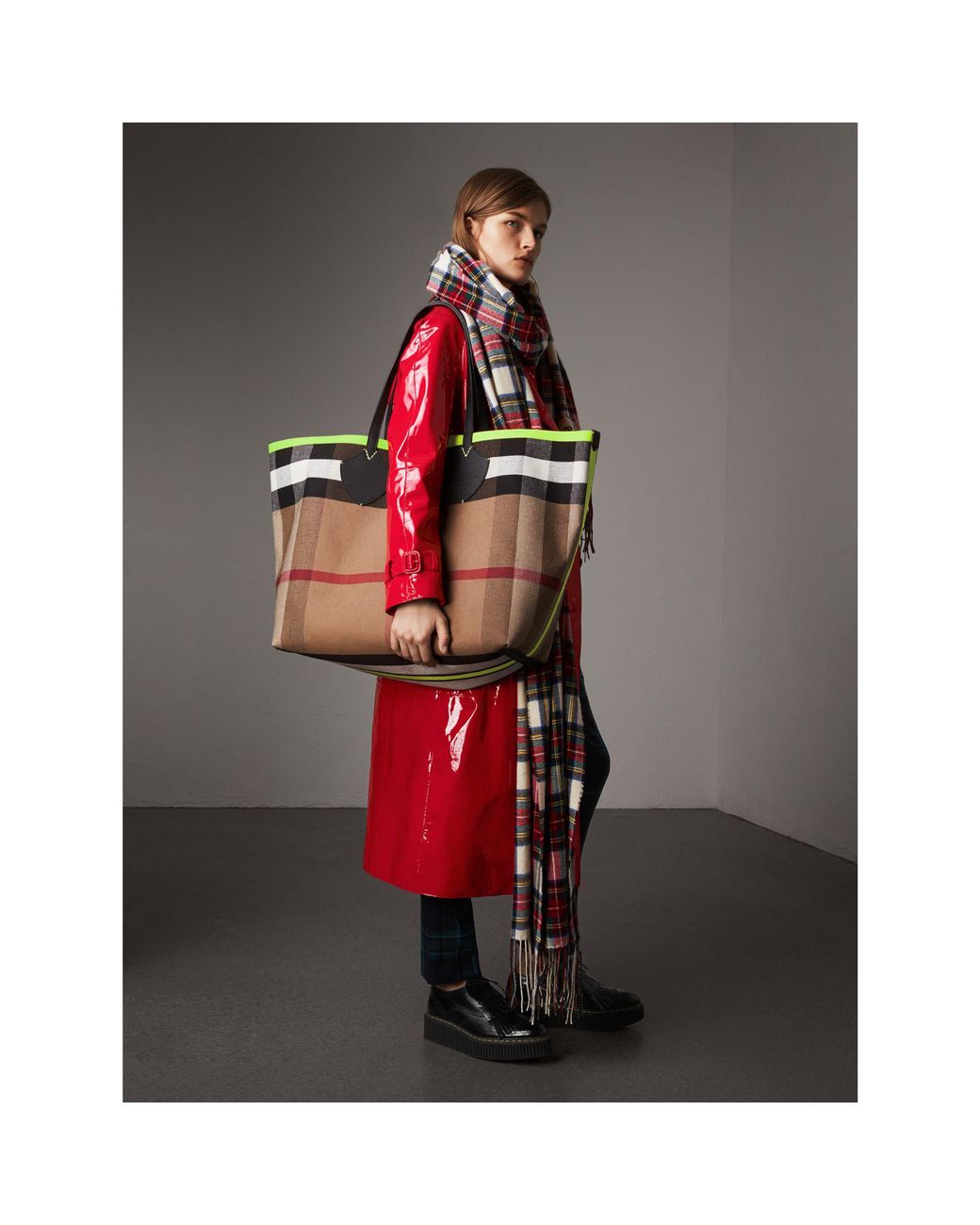 Burberry giant reversible tote deals