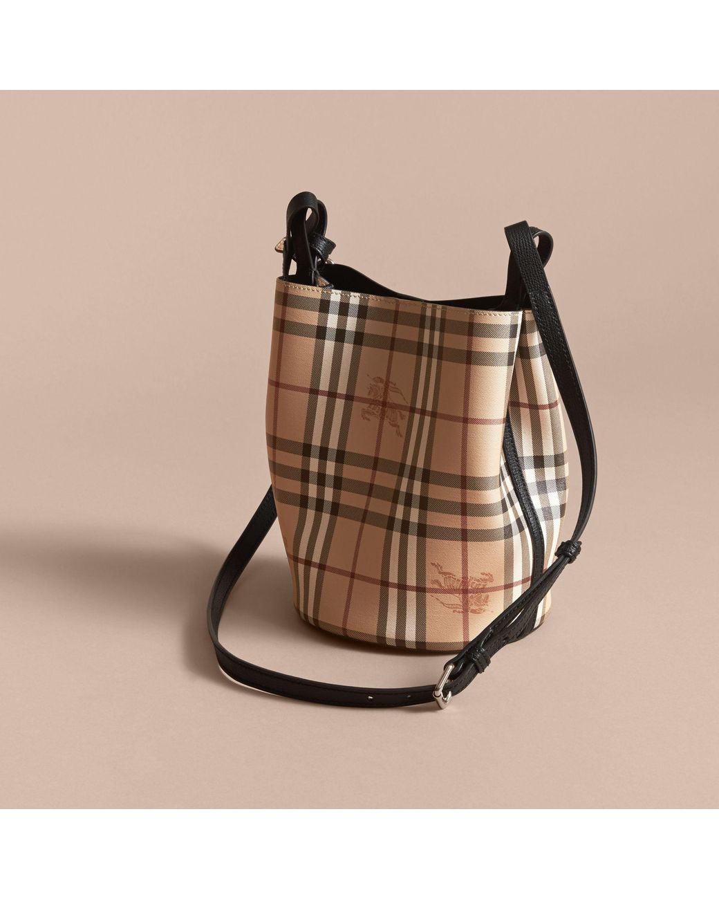 Introducir 34+ imagen burberry bucket crossbody bag