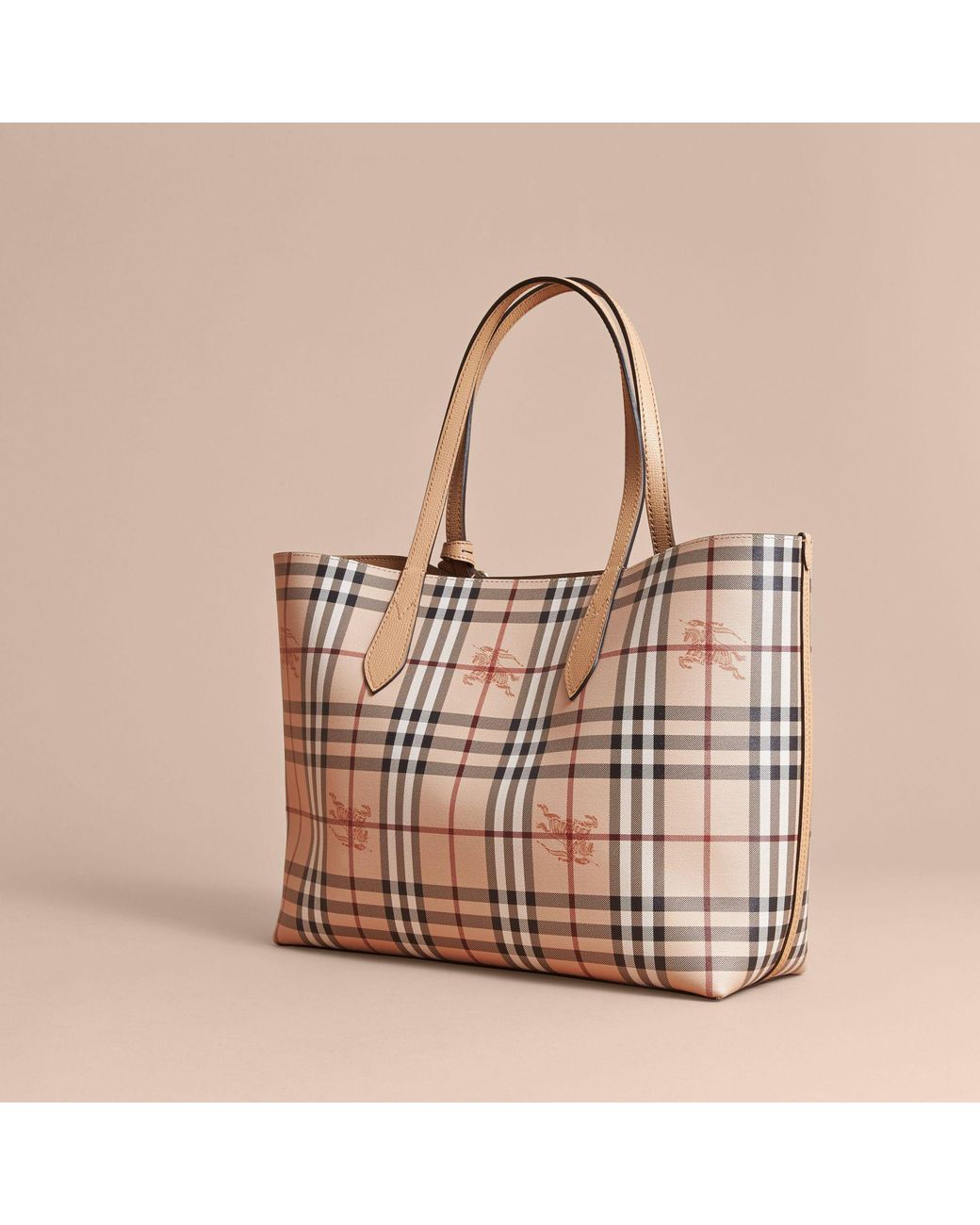 Burberry The Medium Reversible Tote In Haymarket Check And Leather Mid  Camel in Natural | Lyst