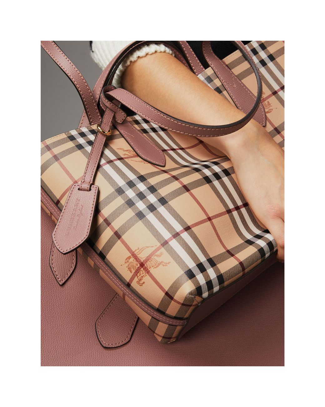 Burberry The Small Reversible Tote In Haymarket Check And Leather Light  Elderberry | Lyst