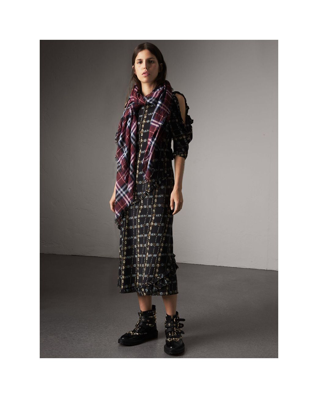 Burberry claret outlet scarf