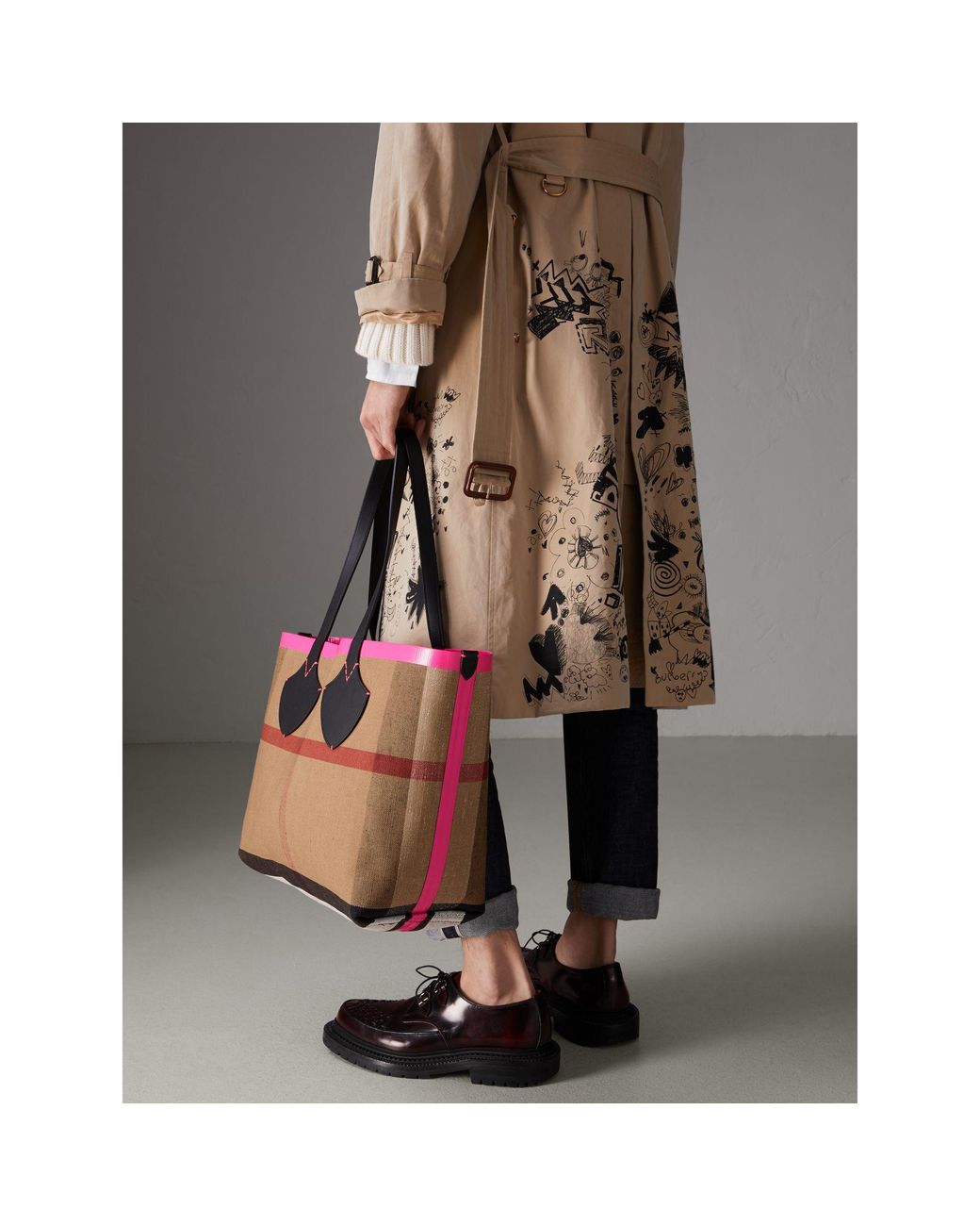 The medium giant reversible tote in canvas and leather new arrivals