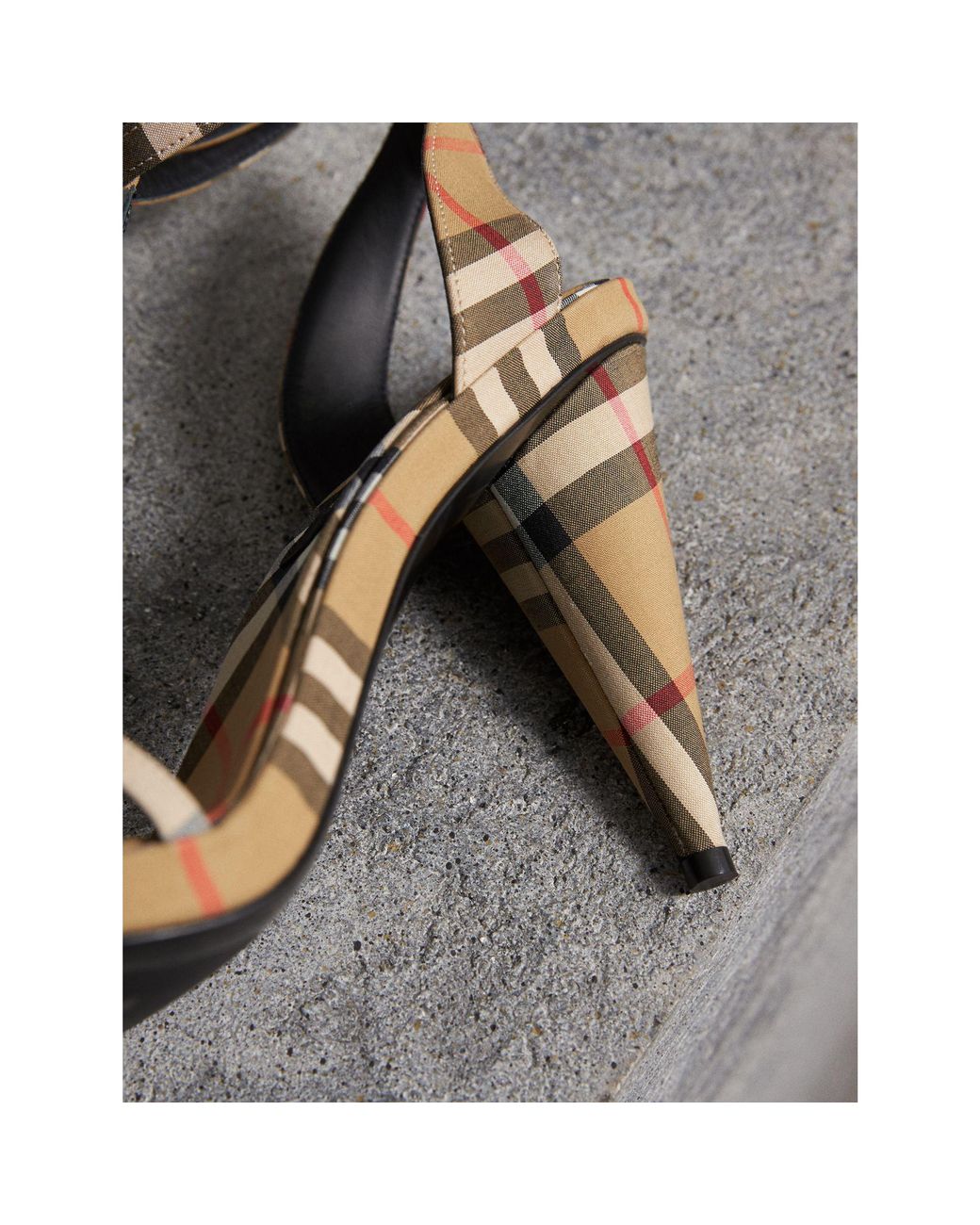burberry-ANTIQUE-YELLOW-