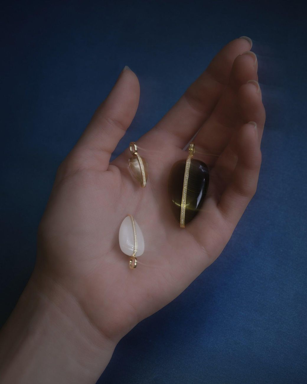 BY PARIAH White Large Diamond Pebble Pendant