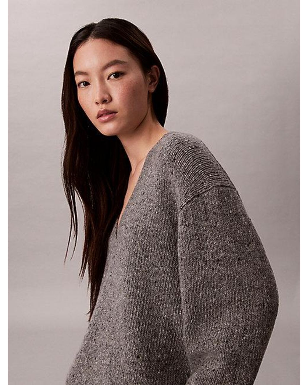 Calvin Klein Gray Lässiger, Dicker Pullover Mit V-Ausschnitt