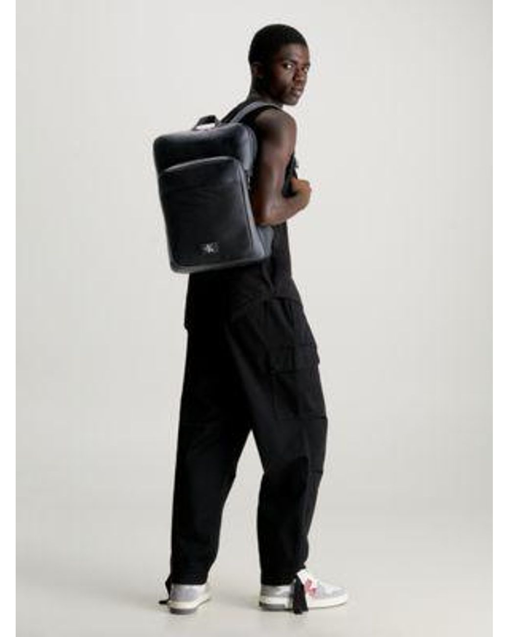 Mochila cuadrada hombre sale