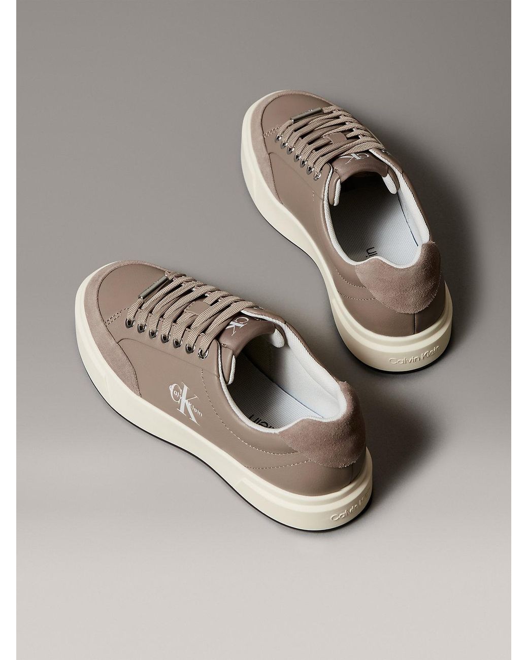 Premier Calvin Klein en coloris Gray