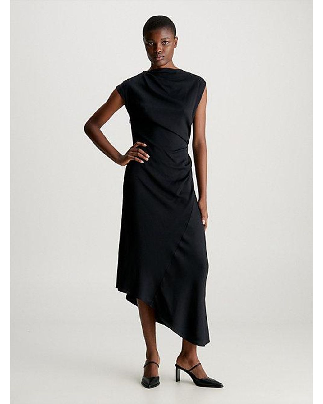 Calvin Klein Wickel-Midi-Kleid aus Krepp in Schwarz | Lyst DE