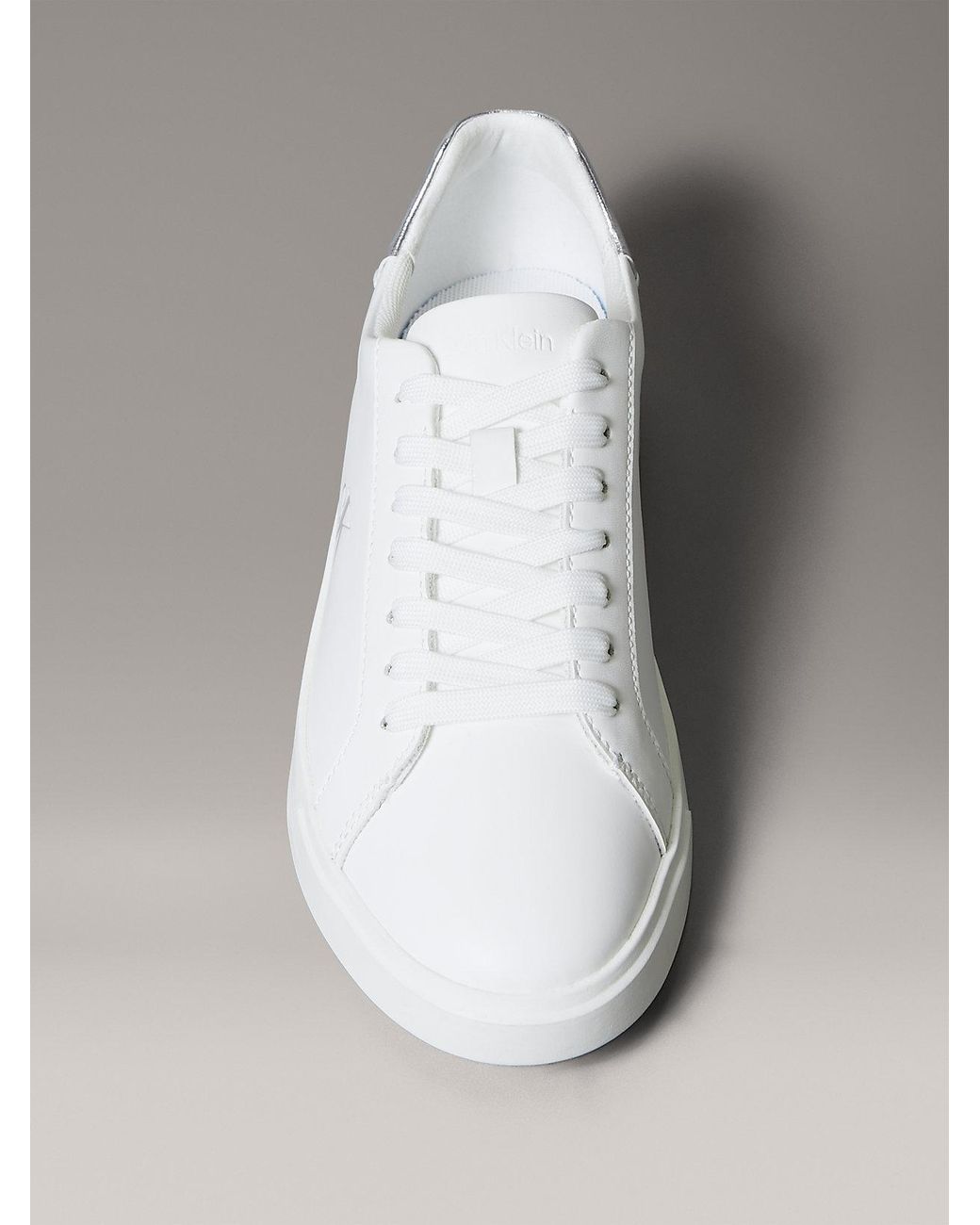 Brooke di Calvin Klein in White
