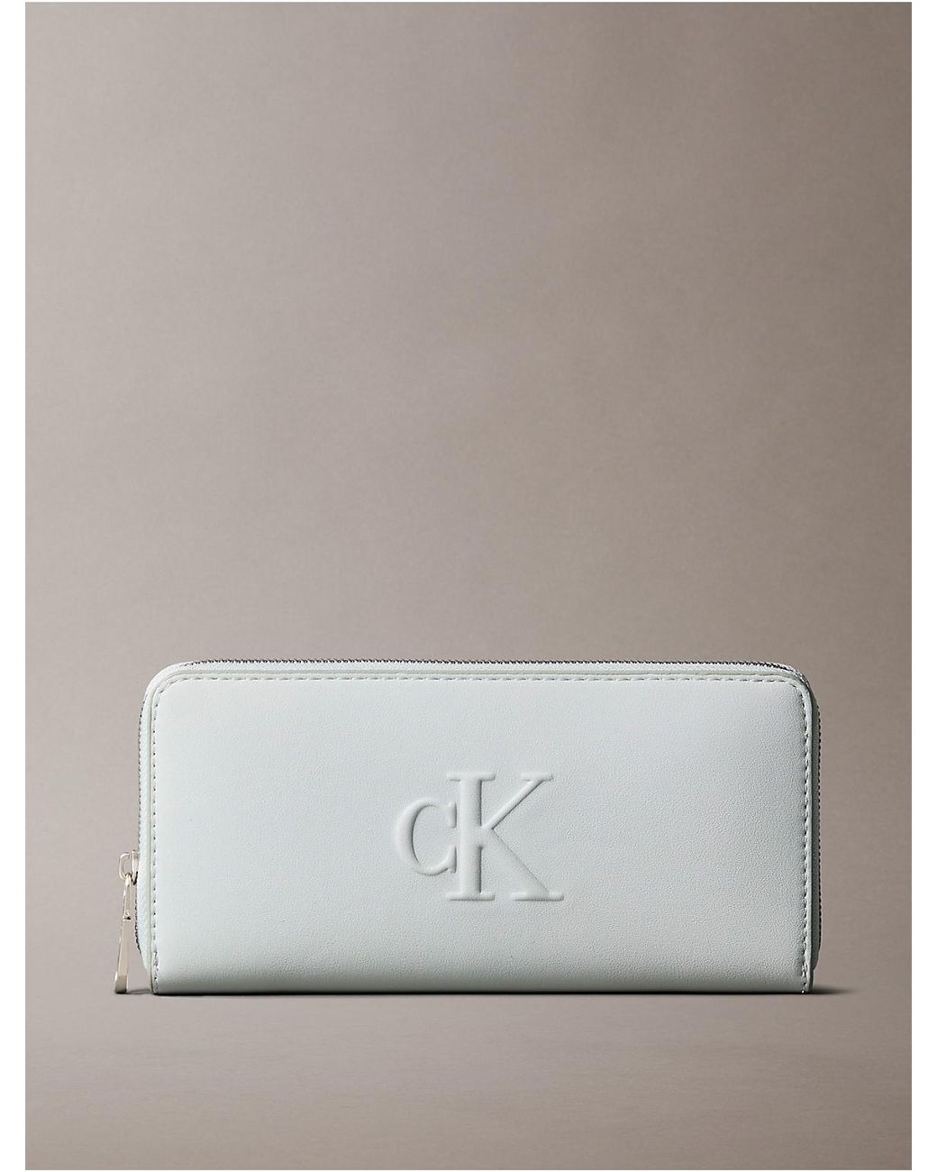 calvin-klein-Sky-Gray-Sculpted