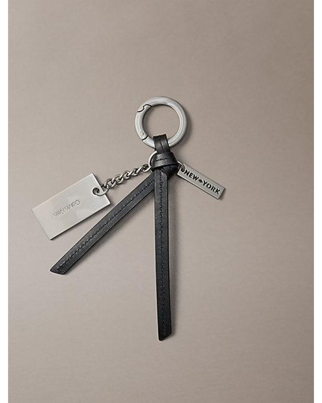 Calvin Klein Script Logo Sleutelhanger in het Gray voor heren