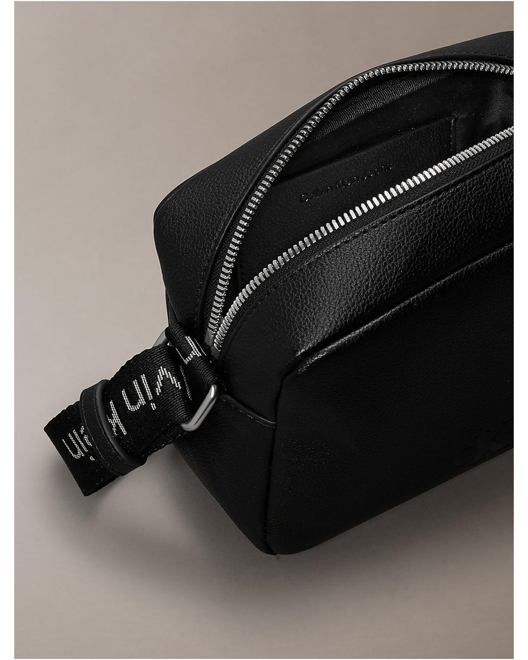 Calvin Klein Calvin Klein All Day Round Camera Bag in Black