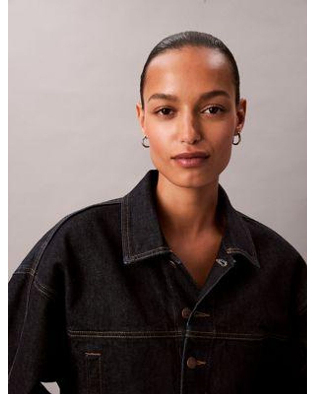 Chaqueta denim cropped Calvin Klein de color Black