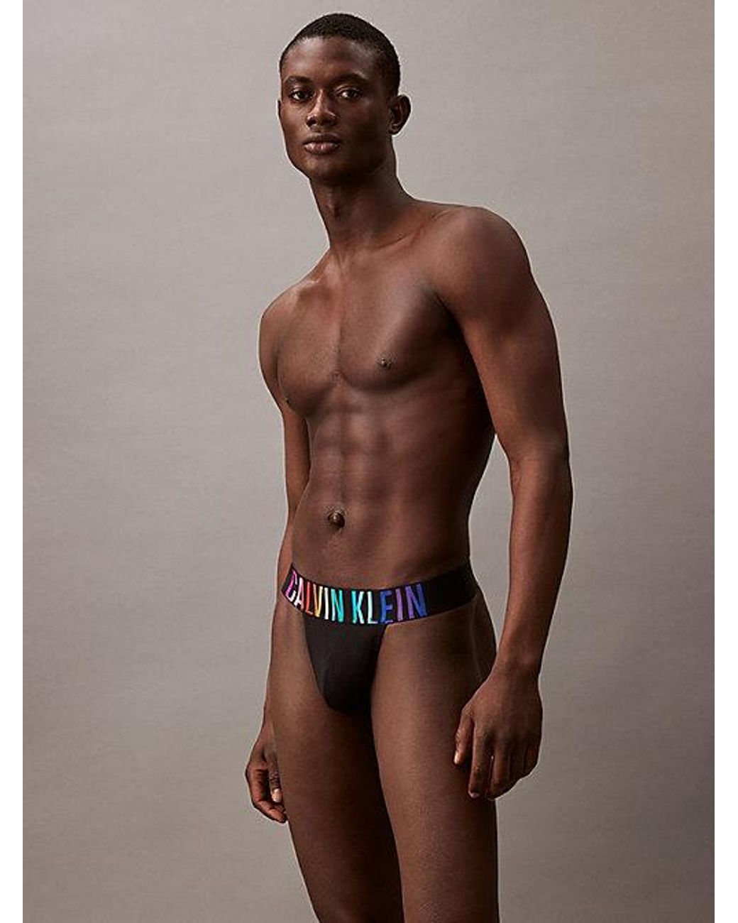 Tanga Intense Power Pride Calvin Klein de hombre de color Marrón