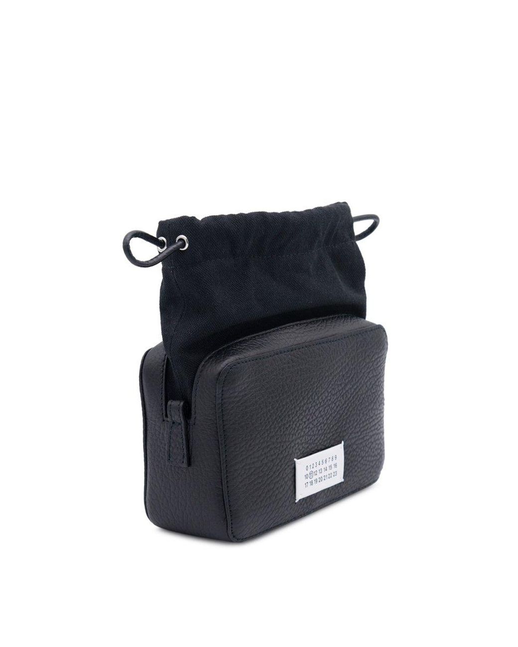 ショルダーバッグ・ポシェット Maison Margiela Puffy Jet-Black Leather Bag With Logo Patch Maison Margiela Puffy Jet-black Leather Bag With Logo Patch