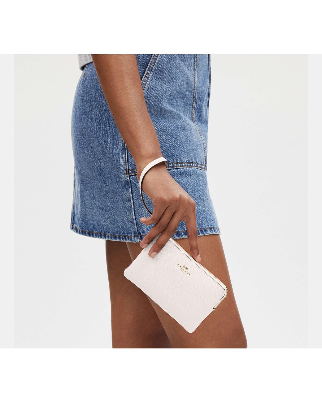 Wristlet Angolare Con Zip di COACH in Black