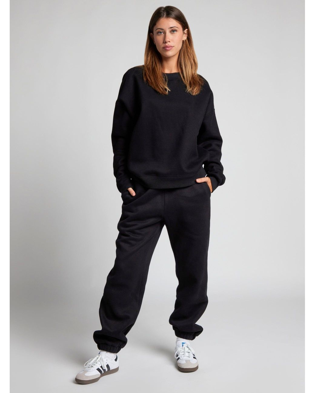 Comfrt Black Basic Crop Crew Sweatshirt