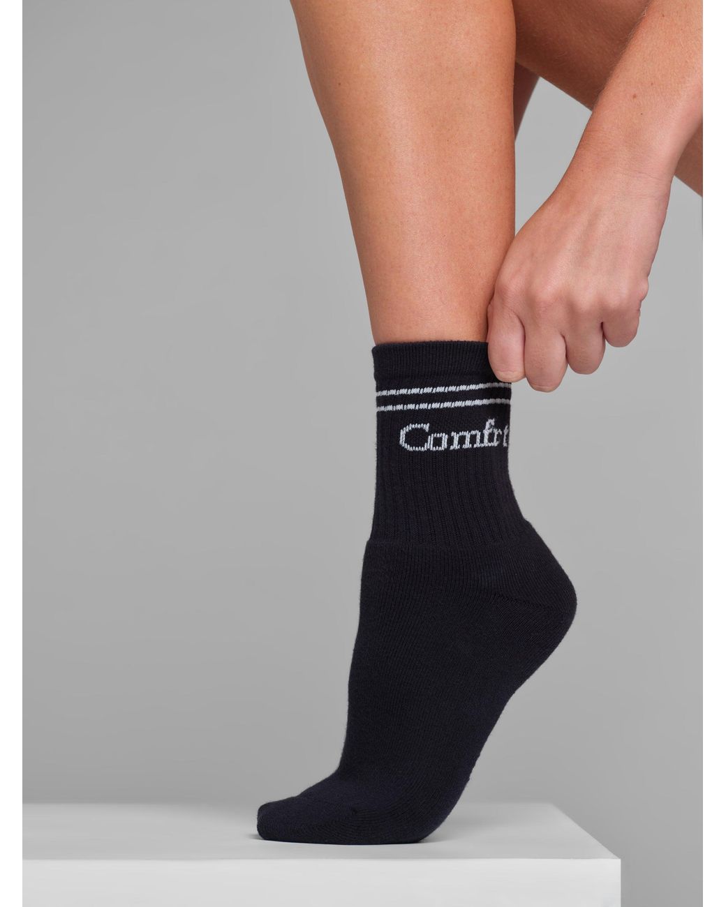 Comfrt Black Stripe Trim Ankle Socks