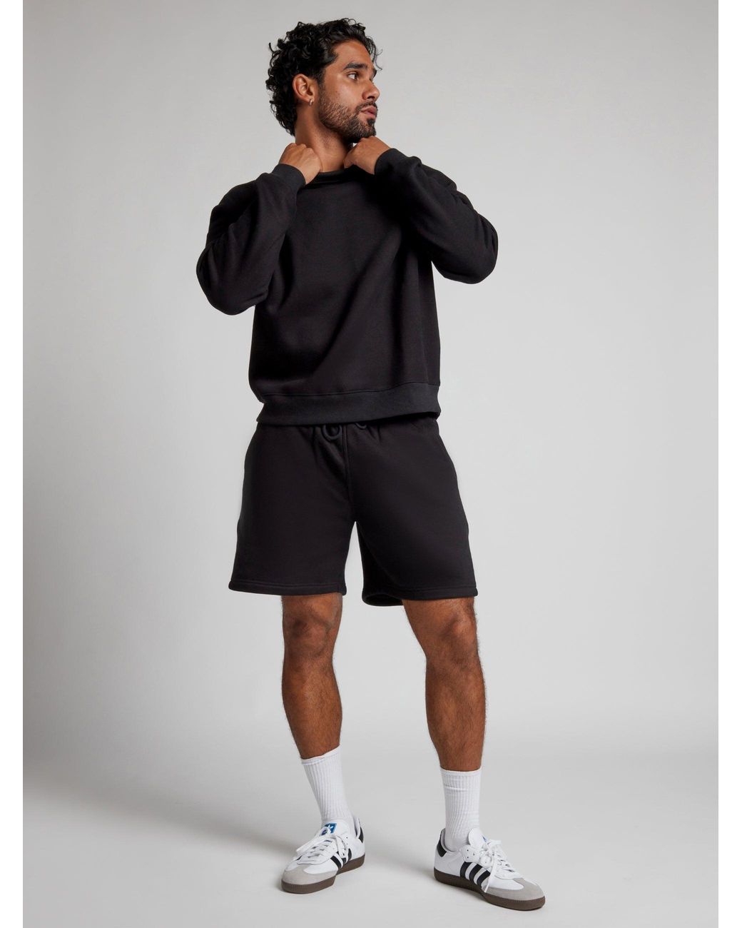 Comfrt Black Basic Crop Crew Sweatshirt