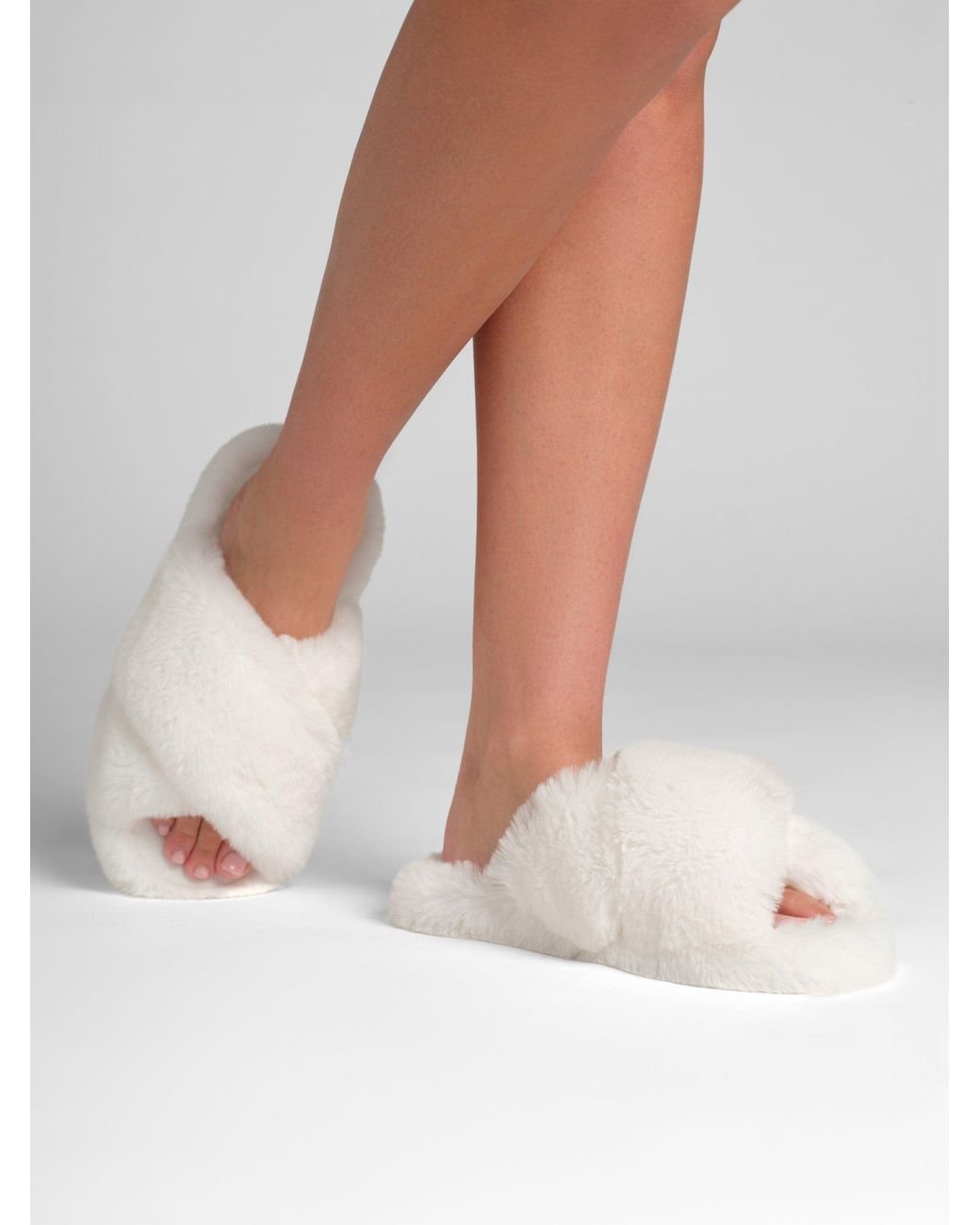 Comfrt White Dreamer Crossover Slipper