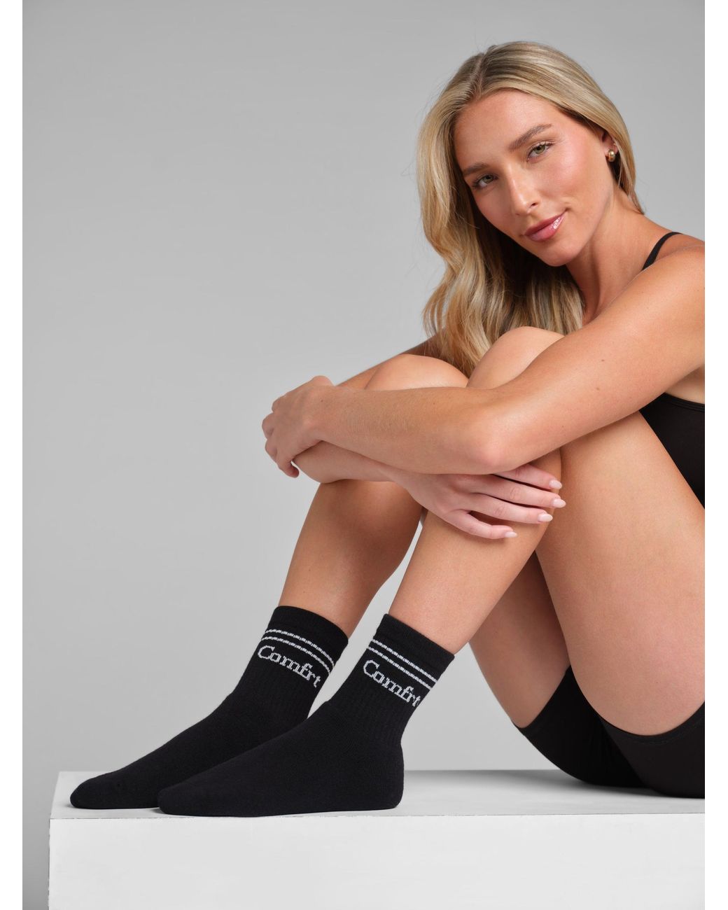 Comfrt Black Stripe Trim Ankle Socks