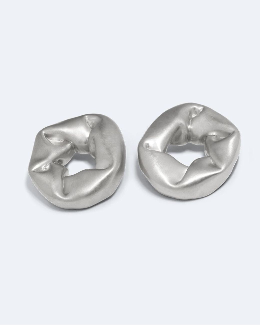 COMPLETEDWORKS Metallic Oversized Scrunch