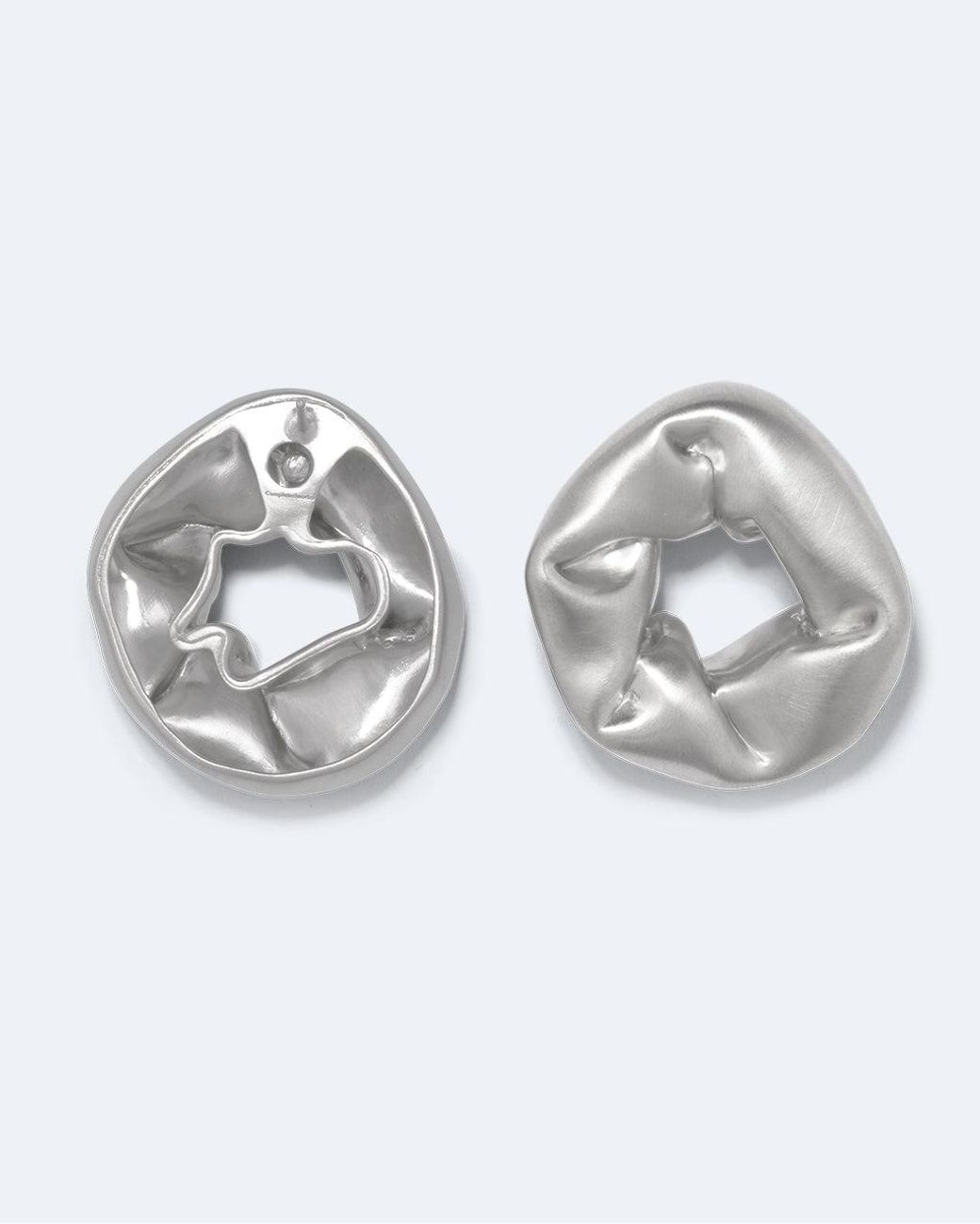 COMPLETEDWORKS Metallic Oversized Scrunch
