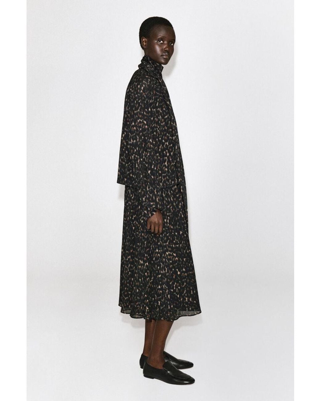 Abito Fluido Con Stampa Leopardata E Sciarpa di COS in Black